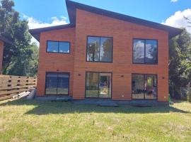 Beautiful Cabin in Pucon 4D3B, hotel in El Cerrillo