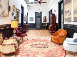 Swedetown European Style Hostel by Heirloom Boutique Collection, hostel u gradu 'Duluth'