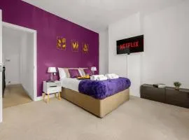 Bright and Cosy 3-bedroom Home near Manchester - Free parking - Sleeps 6