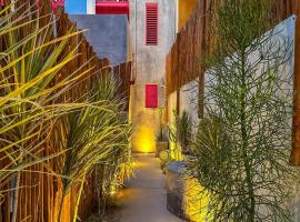 Hotel-Style Stay with Pool, hotel in Mérida