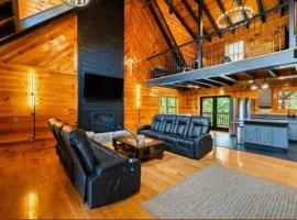 Red River Gorge Family Cabin with Hot Tub