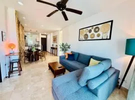 Stylish Central 2BR 2BA Rooftop Pool & Sea Views