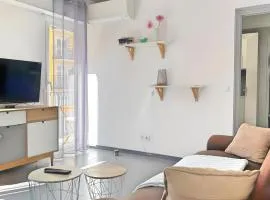 Appartement confortable avec balcon - Proche Gare Riquier SNCF