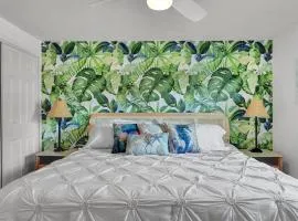 Newly Renovated 2 Bed with Beach Supplies, Trailer Space, Walk to Beach