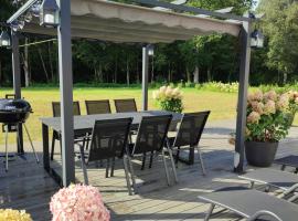 Villa near the lake sauna boat big garden, Cottage in Ryssby