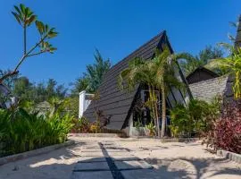 BEACH Resort - Bungalow at Beach - Gili Trawangan