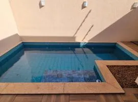 Casa com Piscina Privativa e Churrasqueira - 3 Quartos, Maringá