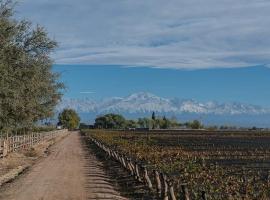 Refugio exclusivo entre Viñedos y Cordillera, ξενοδοχείο σε Ciudad Lujan de Cuyo