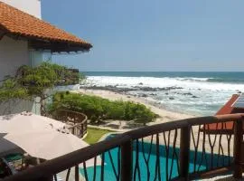 Paloma Beachfront Room with Pool, Troncones