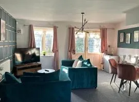 The Residency 4 bed home in Liverpool free parking