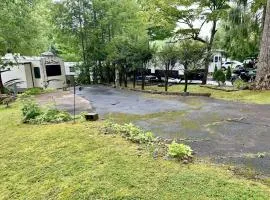 Crofty Bear - Empty RV Camping Lot in Gatlinburg