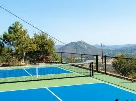 Wild Moon Ranch Pickleball, Cedar Tub & Views