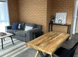 LBarza Stylish New One Bedroom Apartment