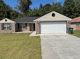 Peaceful & Spacious Family Home, hôtel à Savannah