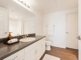 Venice Boardwalk Breeze 2BR - 7-min to Venice Beach