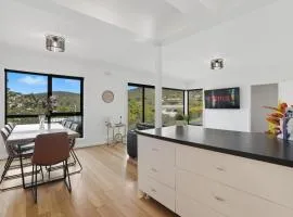 Mountain Views in a Quiet Neighbourhood also Close to CBD