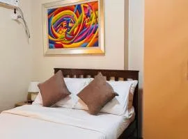 Chic Minimalist Suite in Central Location