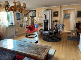 &Auml;ngarydsvillan، مكان إقامة مع الخدمة الذاتية لإعداد الطعام في تراناس