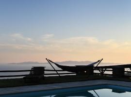 Tinos Sky View Villa, hotel dekat Moni Koimiseos Theotokou Kechrovouniou, Arnados