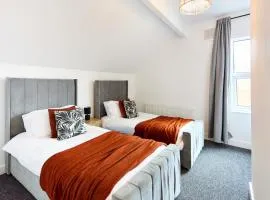 Leeds Contractor Accommodation, 6BR House with Parking