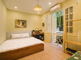 Anchie Vintage Homestay - Train Street Hanoi, hotel in Hanoi