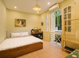 Anchie Vintage Homestay - Train Street Hanoi