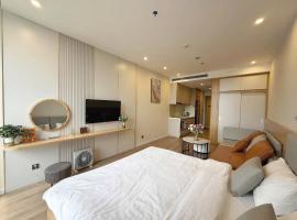 Căn hộ nghỉ dưỡng ICON40 đầy đủ tiện nghi, zelfstandige accommodatie in Ha Long