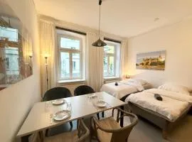 Berta - Zentrale Wohnung - 2 Küchenzeilen - Nähe Bahnhof