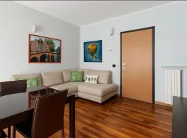 Bright apartment with terrace near the subway