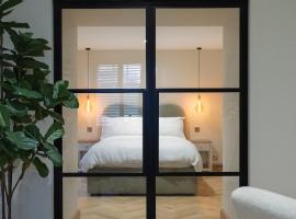 Luxury Flat in Shaftesbury by JOT STAYS, hotel in Shaftesbury