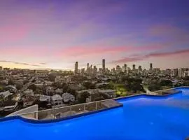 Gabba Oasis - Luxury 3BR Apt & Pool