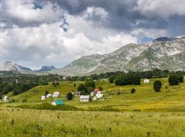 Eco Village Highlander, farm stay in Žabljak