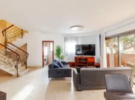 Breezhouse Mamad Yona Beach Residence