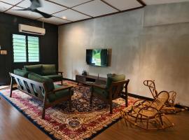 Rumah Atuk Homestay, camping resort en Gua Musang