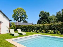 Maison Normande avec Piscine extérieure chauffée, ξενοδοχείο σε Fleury-la-Forêt