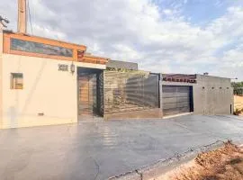 Casa no Jd Oriental, ar condicionado e vaga