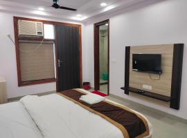 Hotel Town Stay Near Rajiv Gandhi Cancer Hospital Rohini, hotel in New Delhi