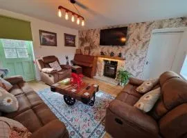 Brecon Beacons Escape, 3 bedroom, Sleeps 8 with Log Burner