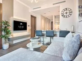 STAY BY LATINEM Luxury 1BR and Study Holiday Home CC 2608 Near Downtown