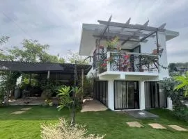 Tubajon Cliffside Villa