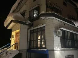 E KI house