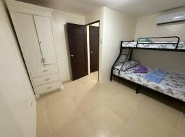 Rosebud's, Fully Airconditioned, hotel in Tacondo