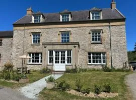 Spacious ground floor apartment near Beaumaris