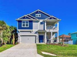 Luxurious Beach House with heated pool، فندق في Marineland