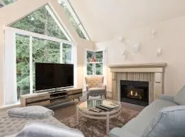 Woodrun Lodge 616 | Stylish Top Floor Ski-In & Out Condo by Upper Village w/ Hot Tub, Pool, Parking