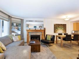 Woodrun Lodge 216 | Renovated Ski-In Ski-Out Condo w/ Free Parking, Pool, Hot Tub, & Gym, hotel a Whistler