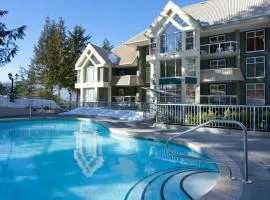 Woodrun Lodge 416 | Family Ski-In Ski-Out Condo, Hot Tub, Heated Pool, Parking & Laundry