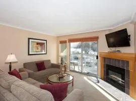 Woodrun Lodge 302 | Large Condo w/ Shared Heated Pool & Large Hot Tub