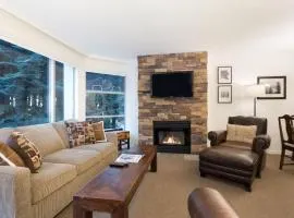 Woodrun Lodge 414 | Cozy Ski-In Ski-Out Condo w/ Shared Hot Tub, Pool, Fireplace, & Parking