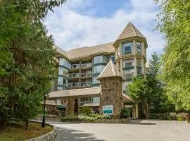Woodrun Lodge 414 | Cozy Ski-In Ski-Out Condo w/ Shared Hot Tub, Pool, Fireplace, & Parking